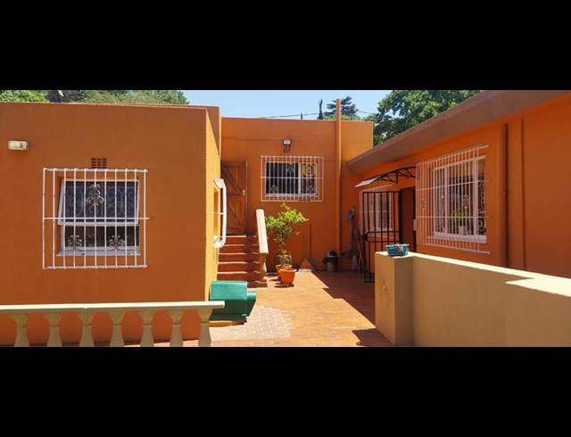 4 BEDROOM HOUSE FOR SALE IN OBSERVATORY